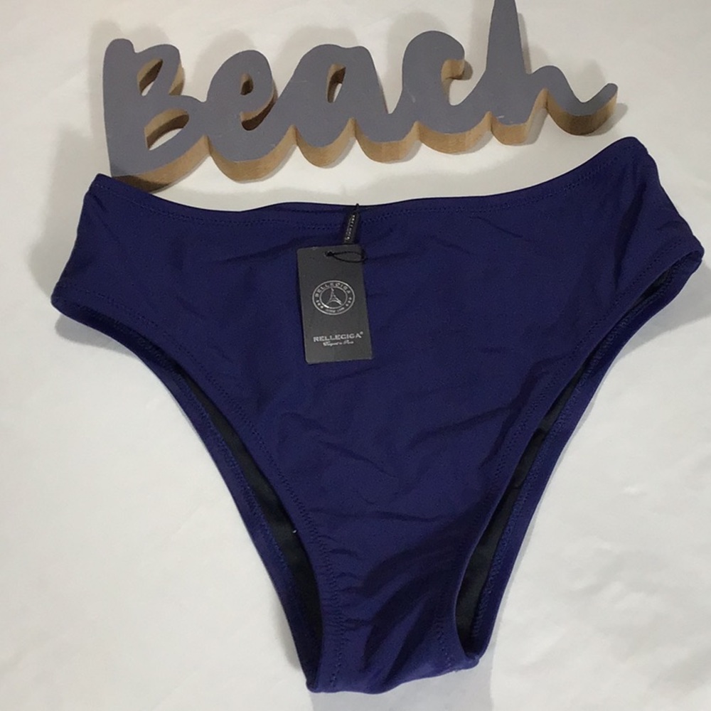 🌼 RELLECIGA NAVY BIKINI‎ BOTTOM. SIZE MED